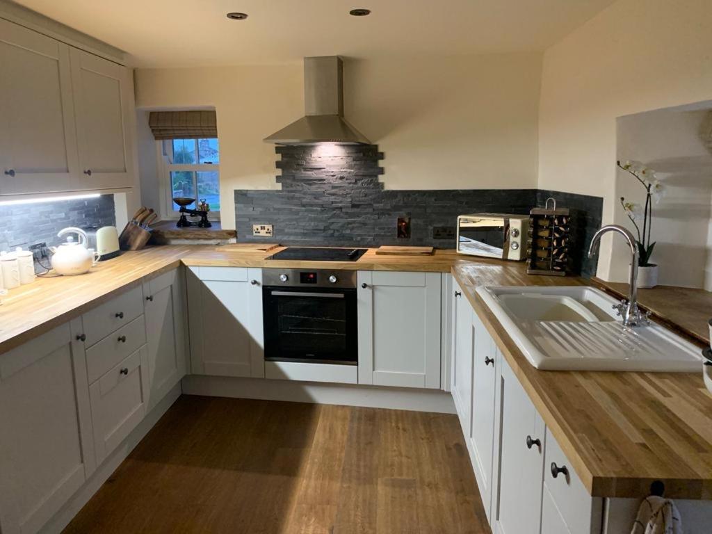 5 Star Cottage On The Green With Log Burner - Dog Friendly Austwick エクステリア 写真